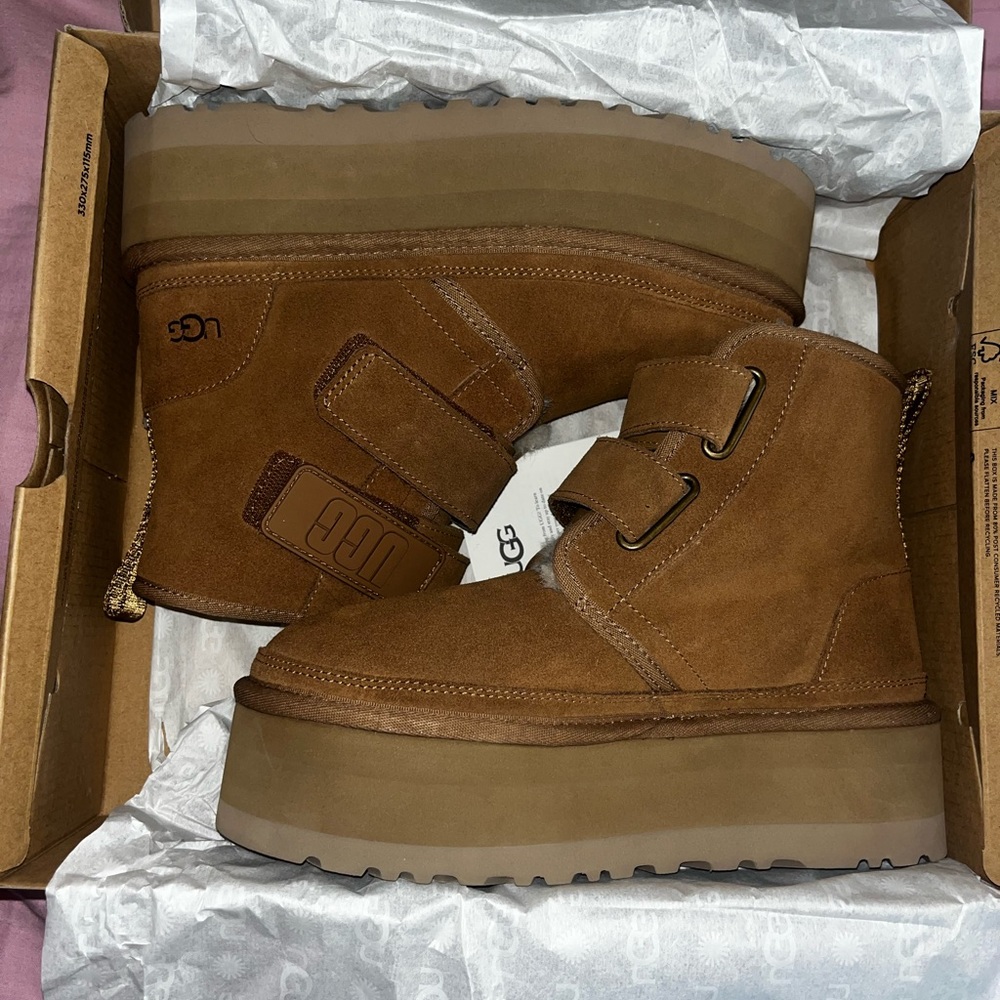 UGG Womens Neumel Platform Boots